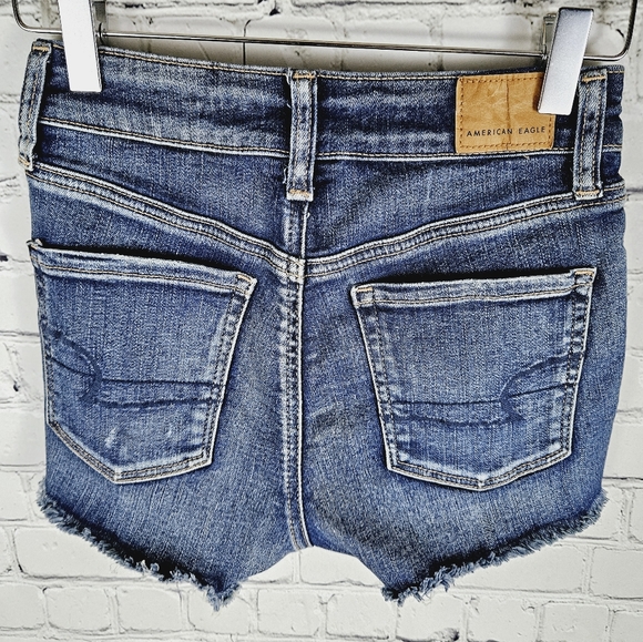 AMERICAN EAGLE | Hi-Rise shortie high waist distressed frayed denim jean shorts - Picture 2 of 6